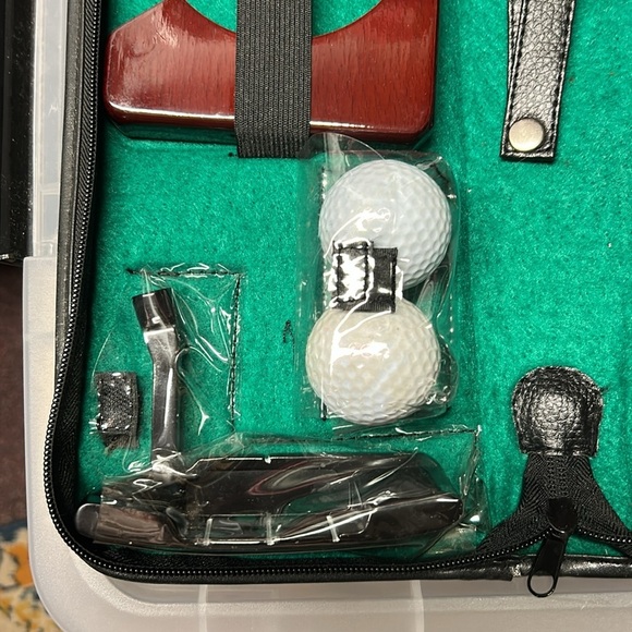 Black Leather Portable Golf Set - Picture 4 of 5
